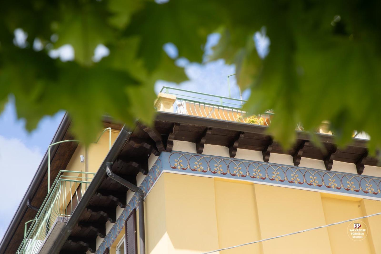 Hotel Vista Lago Brunate Exterior photo