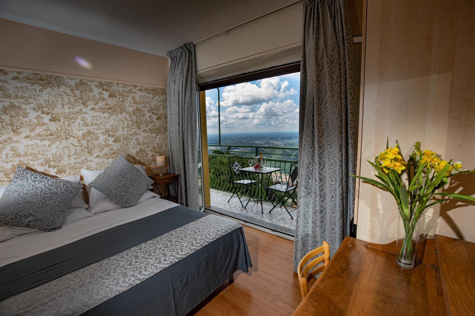 Hotel Vista Lago Brunate Exterior photo