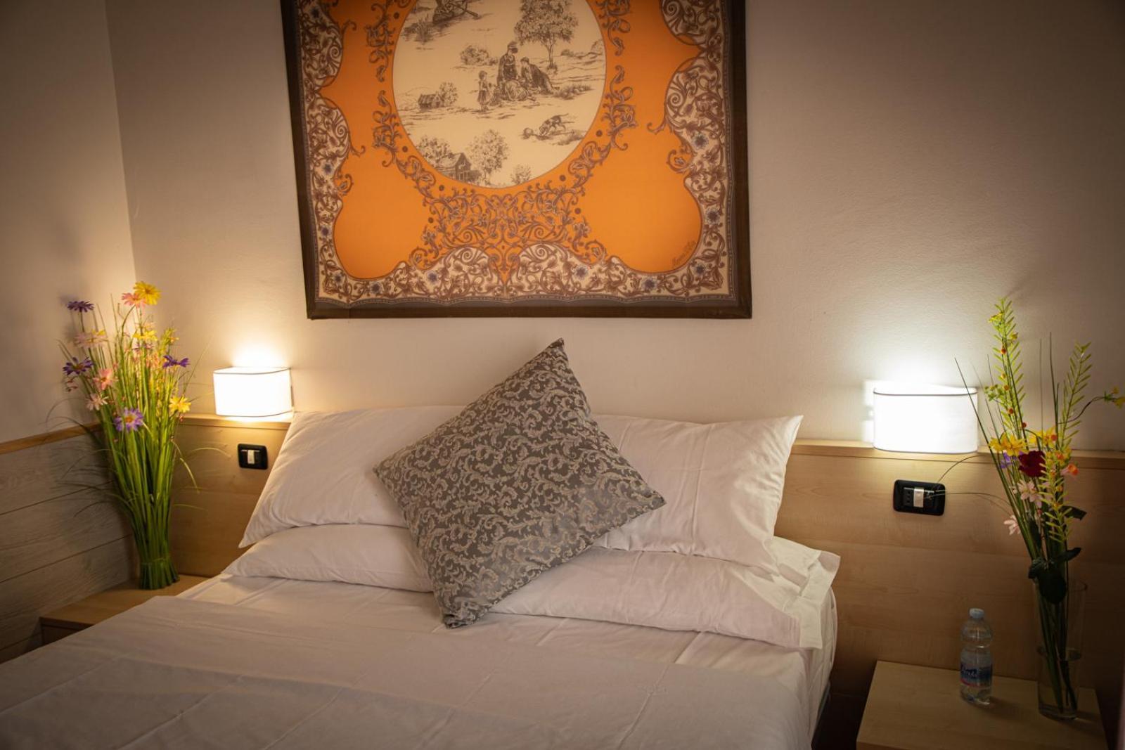 Hotel Vista Lago Brunate Exterior photo
