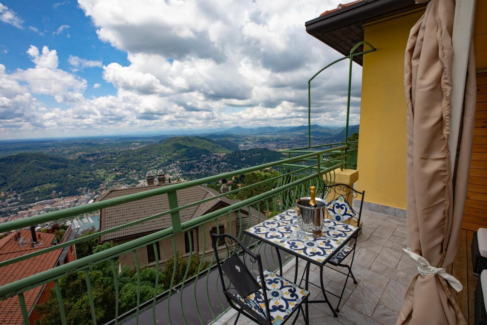 Hotel Vista Lago Brunate Exterior photo