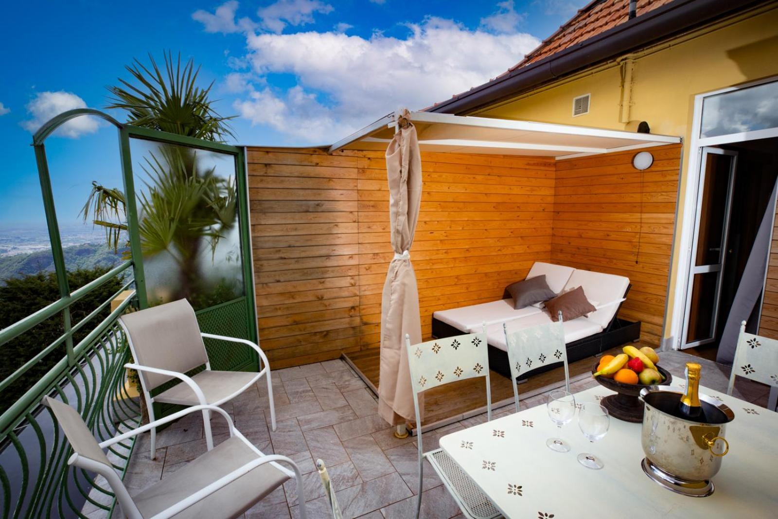 Hotel Vista Lago Brunate Exterior photo